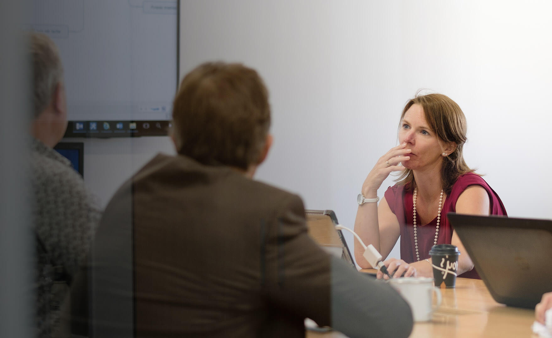 news shadow - A Office 365 consultant concentrating during a change management workshops